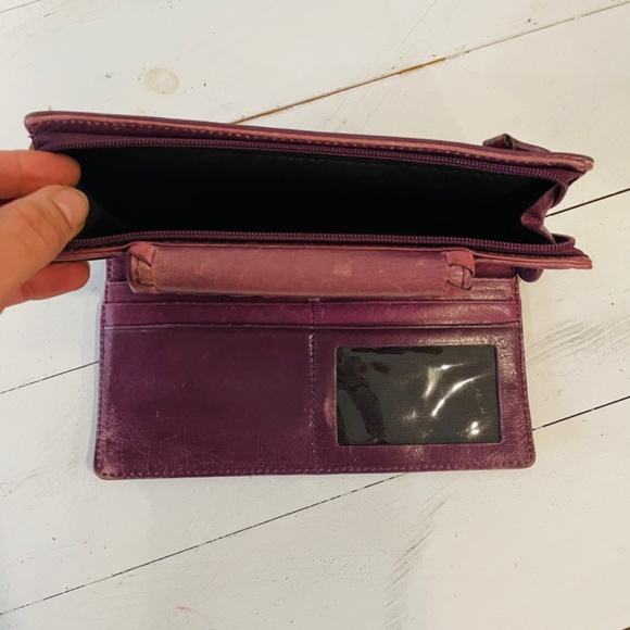 Danier magenta genuine leather wallet - Picture 2 of 5